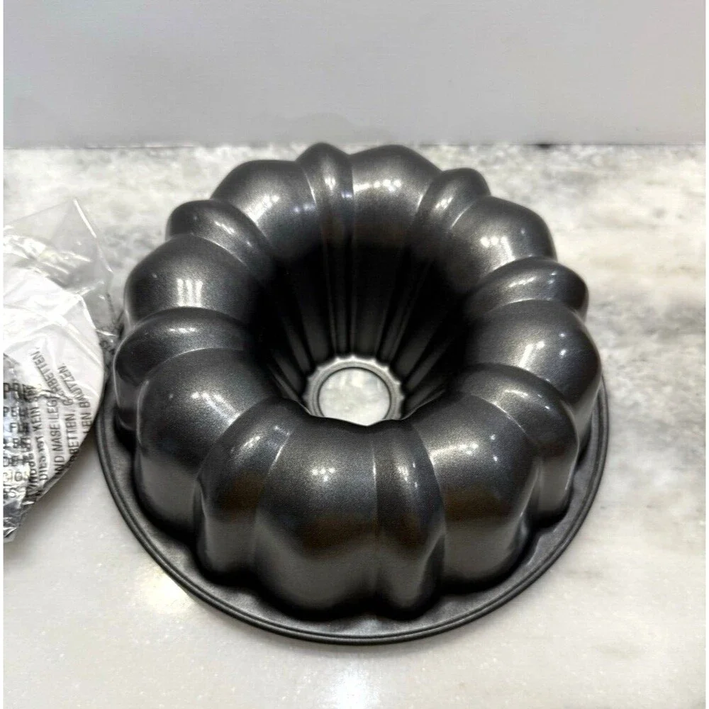 Pampered Chef Quick Cooker Fluted Cake Bundt Cake Pan w/Stand 100119 Non Stick